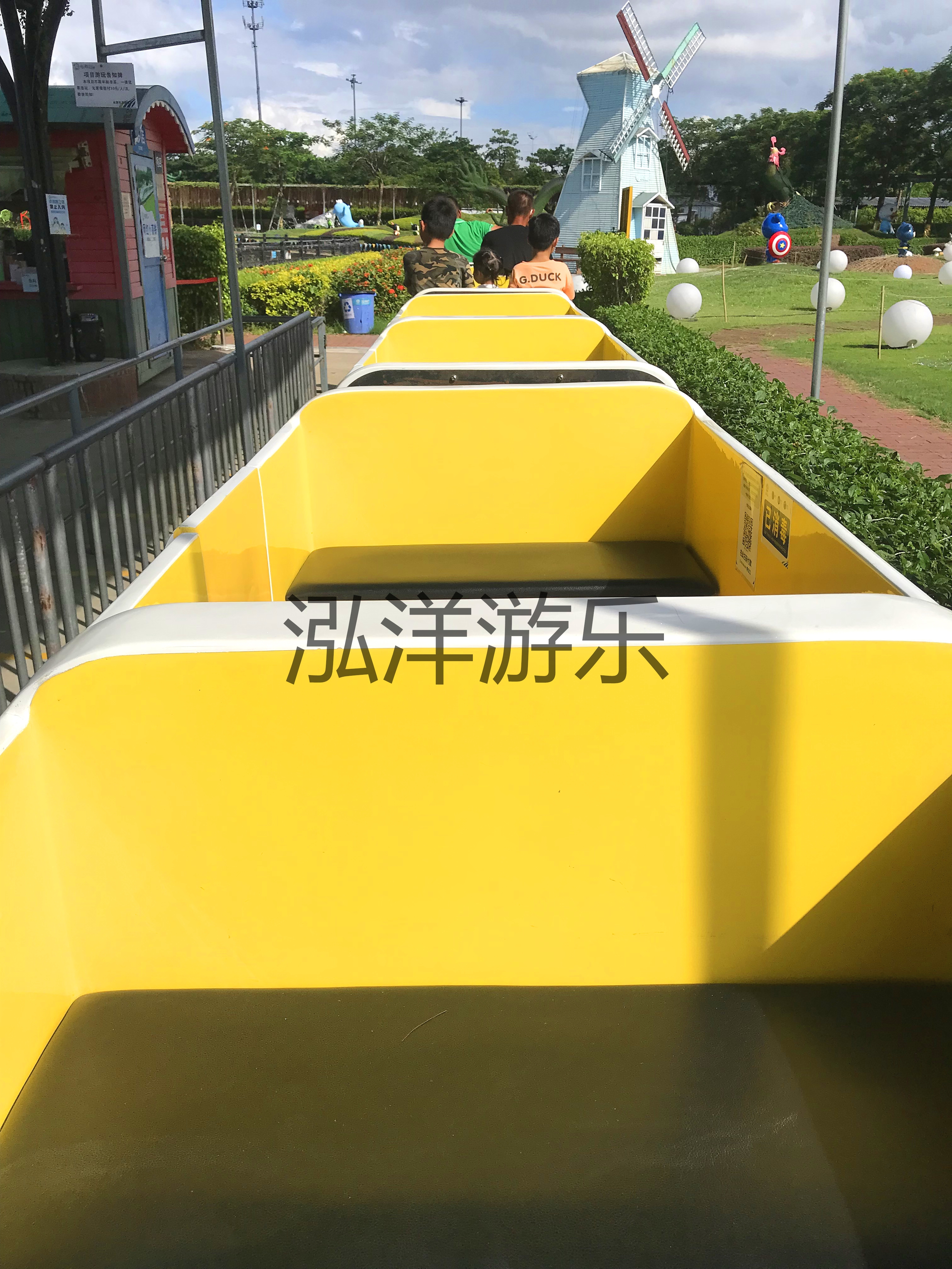 网红高铁轨道小火车