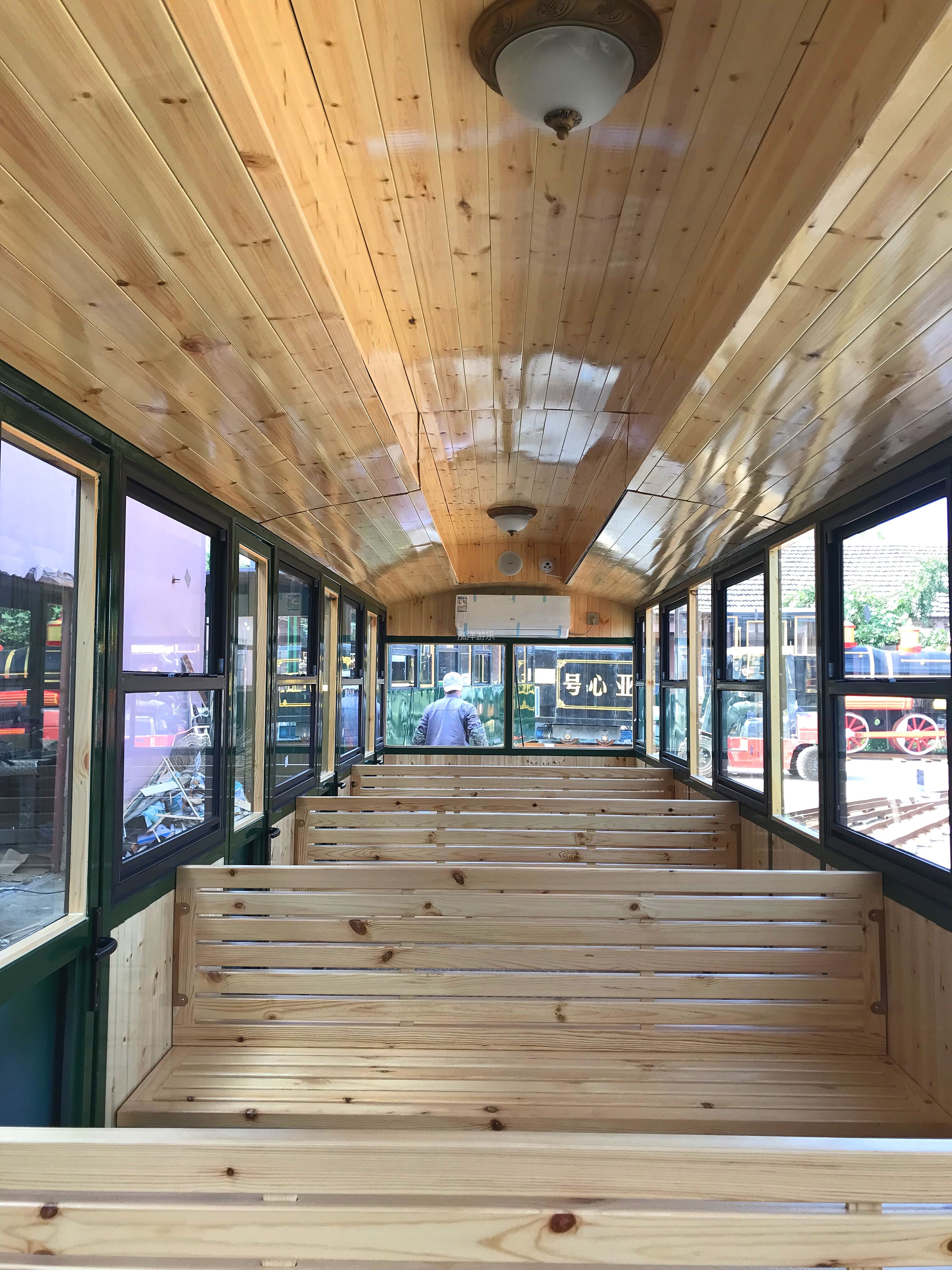 仿古蒸汽观光小火车