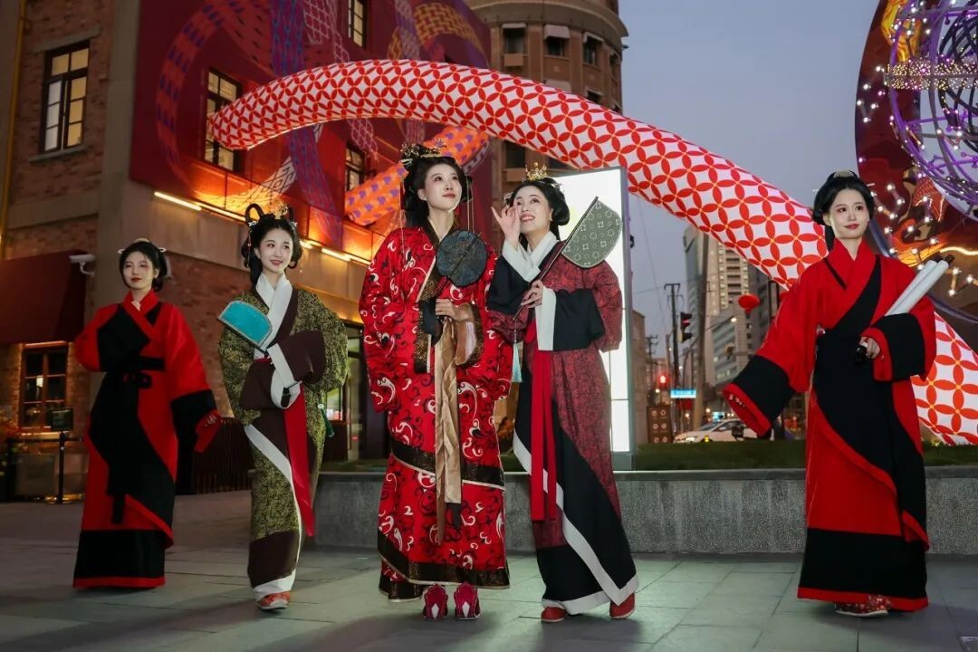 1737091981738751074670325760.jpg 各地抢抓开门红 旅游经济有望保持高位