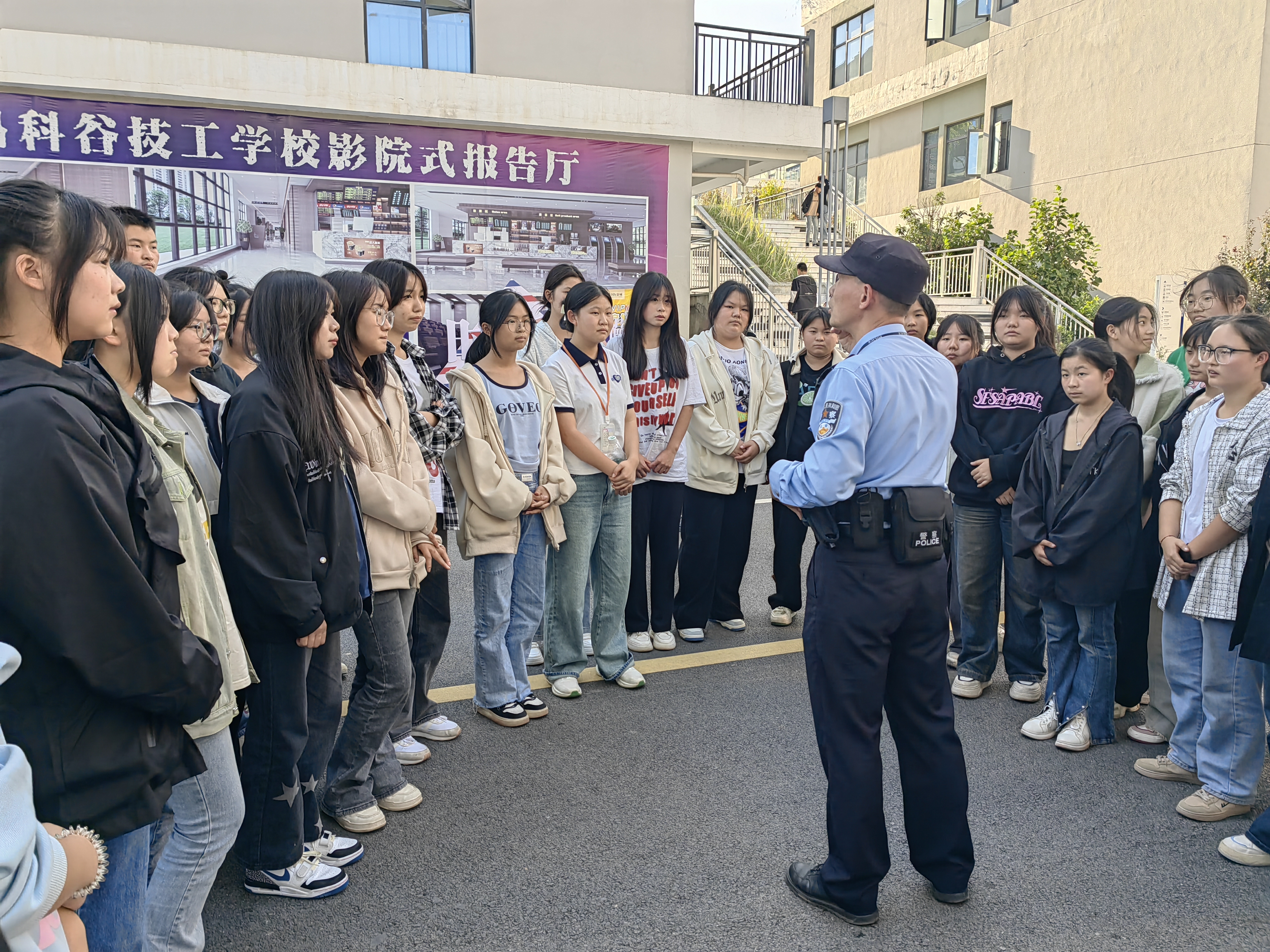 校园动态|“反恐、反邪教”宣传进校园 守护青春正能量