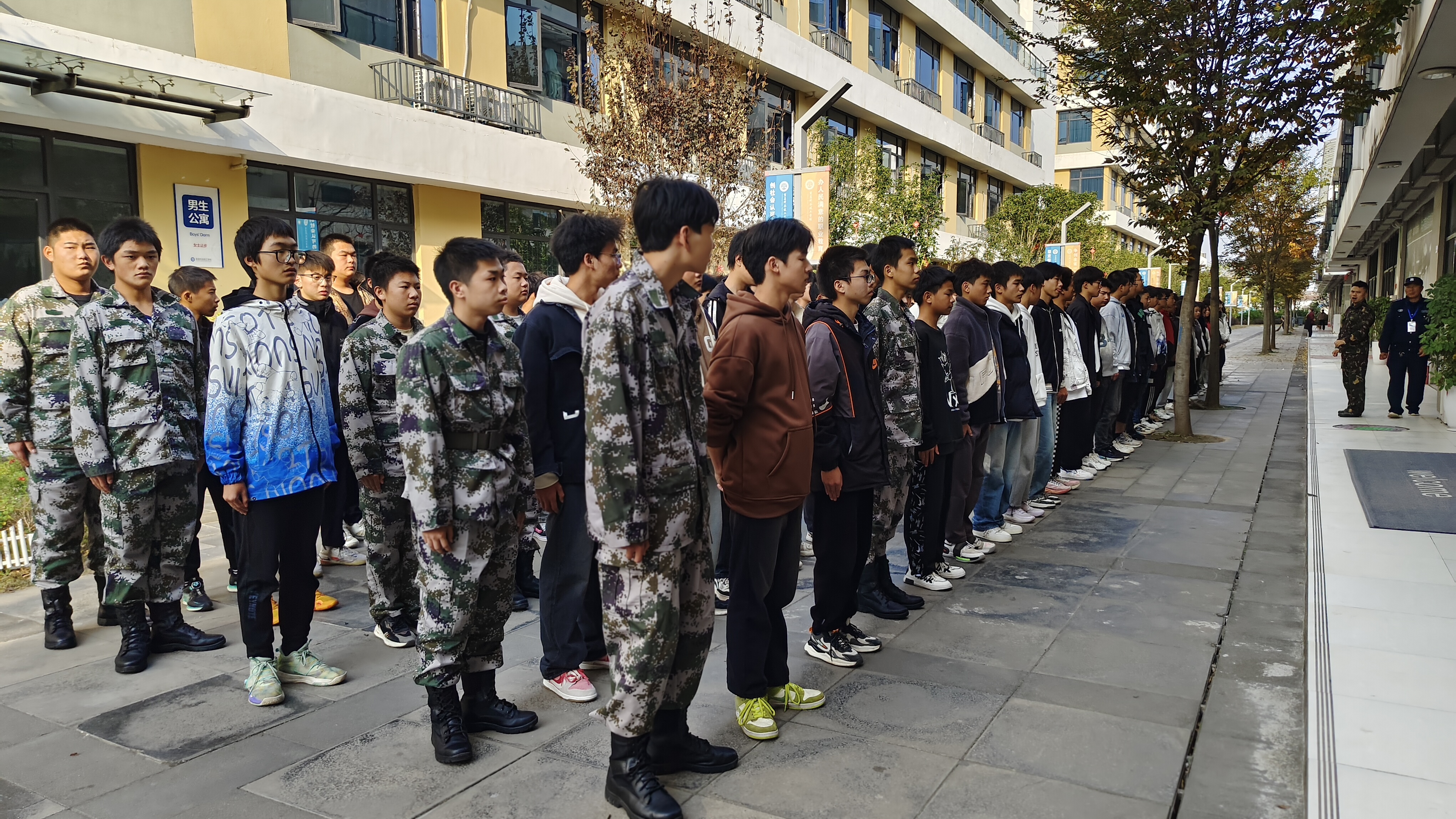学生工作|排查管制刀具，守护校园安全—宜昌科谷技工学校开展管制刀具排查工作