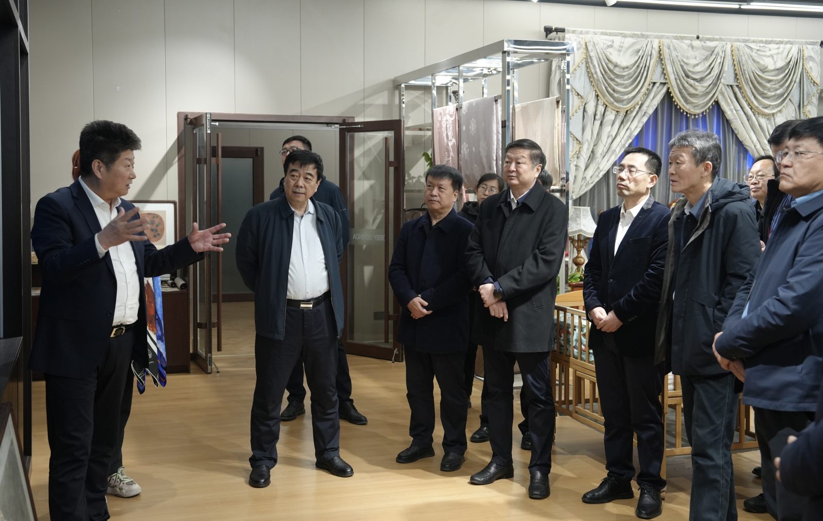 省工信厅副厅长王晓一行来厂调研.jpg 省工信厅副厅长王晓一行来厂调研.jpg