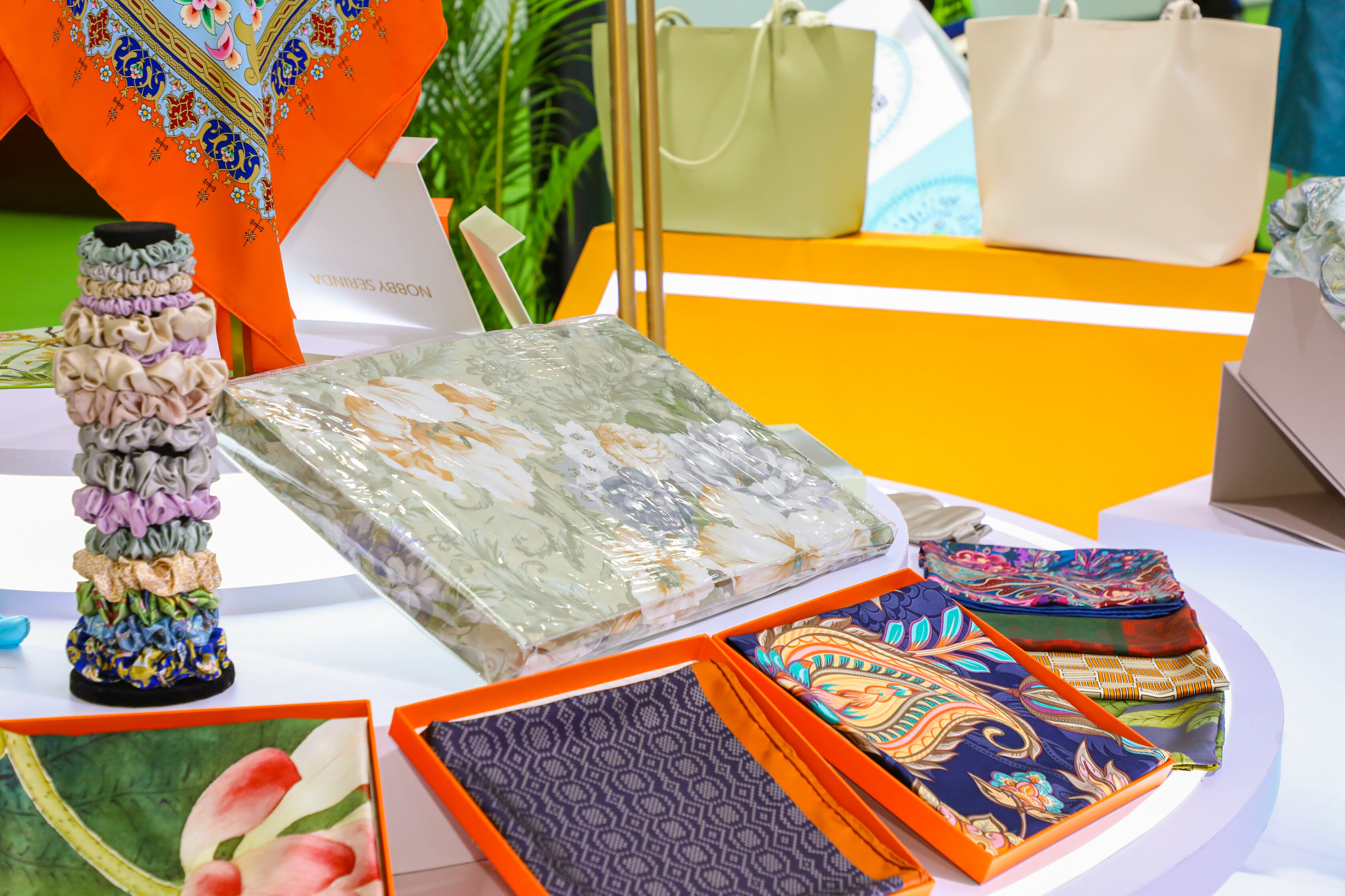 淄博大染坊丝绸集团参展第五届消费品博览会