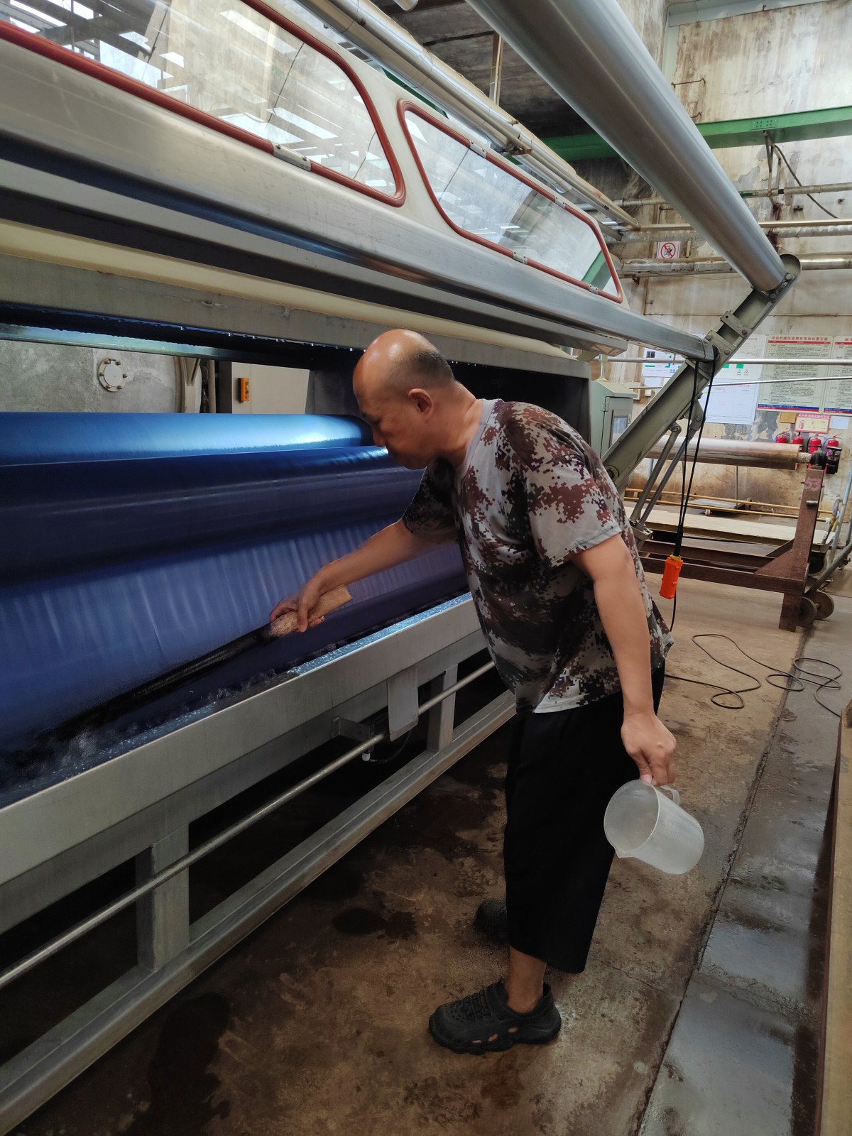 染厂里的“耐热者” 染厂里的“耐热者”