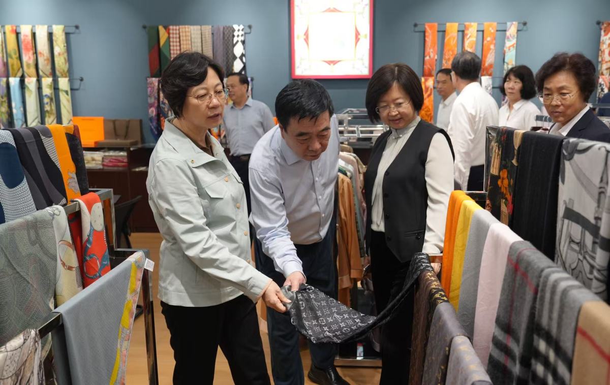 住威海市部分全国、省人大代表来企调研（1）