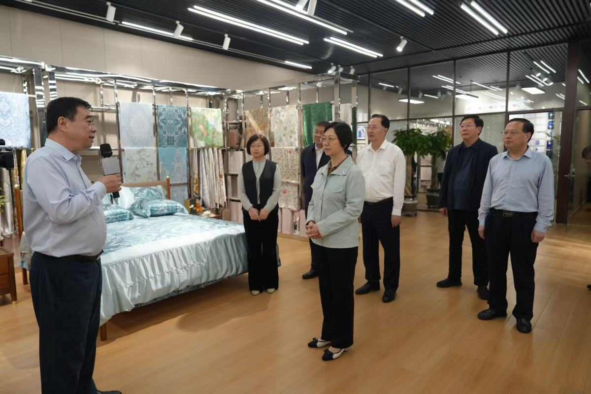 住威海市部分全国、省人大代表来企调研