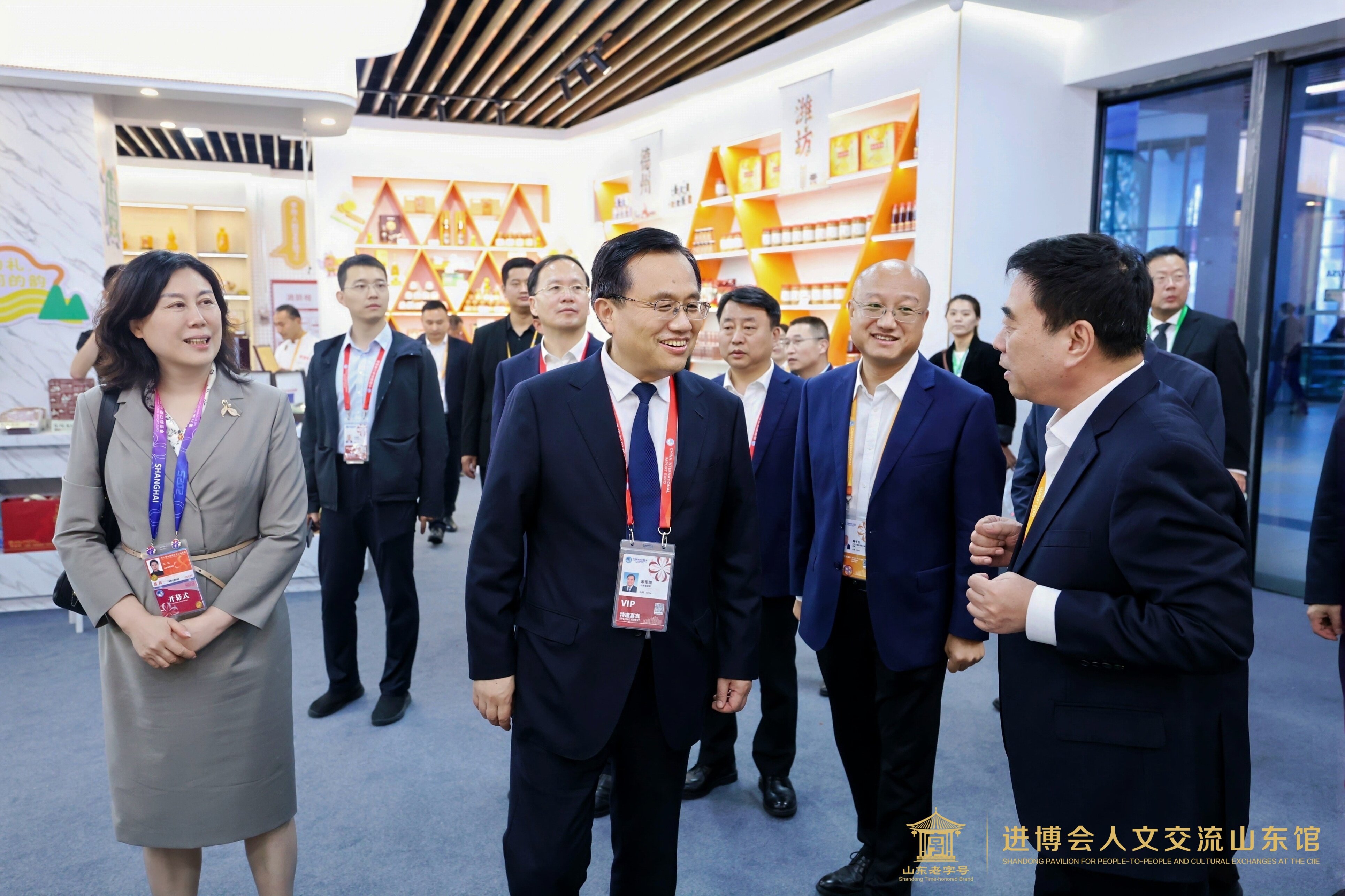 一绸一锦绘进博：淄博大染坊丝绸集团亮相第八届进博会