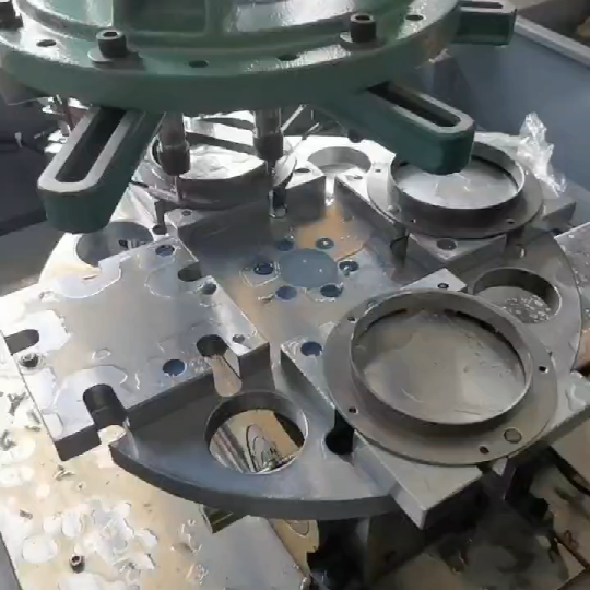 防水型四工位凸轮分割器在自动攻牙机行业的应用 防水型四工位凸轮分割器在自动攻牙机行业的应用