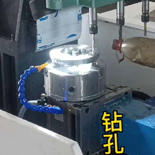 360度任意旋转型凸轮分割器在钻孔倒角攻丝一体机行业的应用 360度任意旋转型凸轮分割器在钻孔倒角攻丝一体机行业的应用