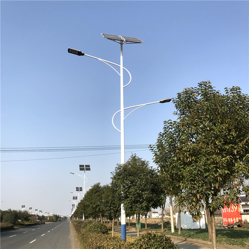 8米雙臂太陽能路燈