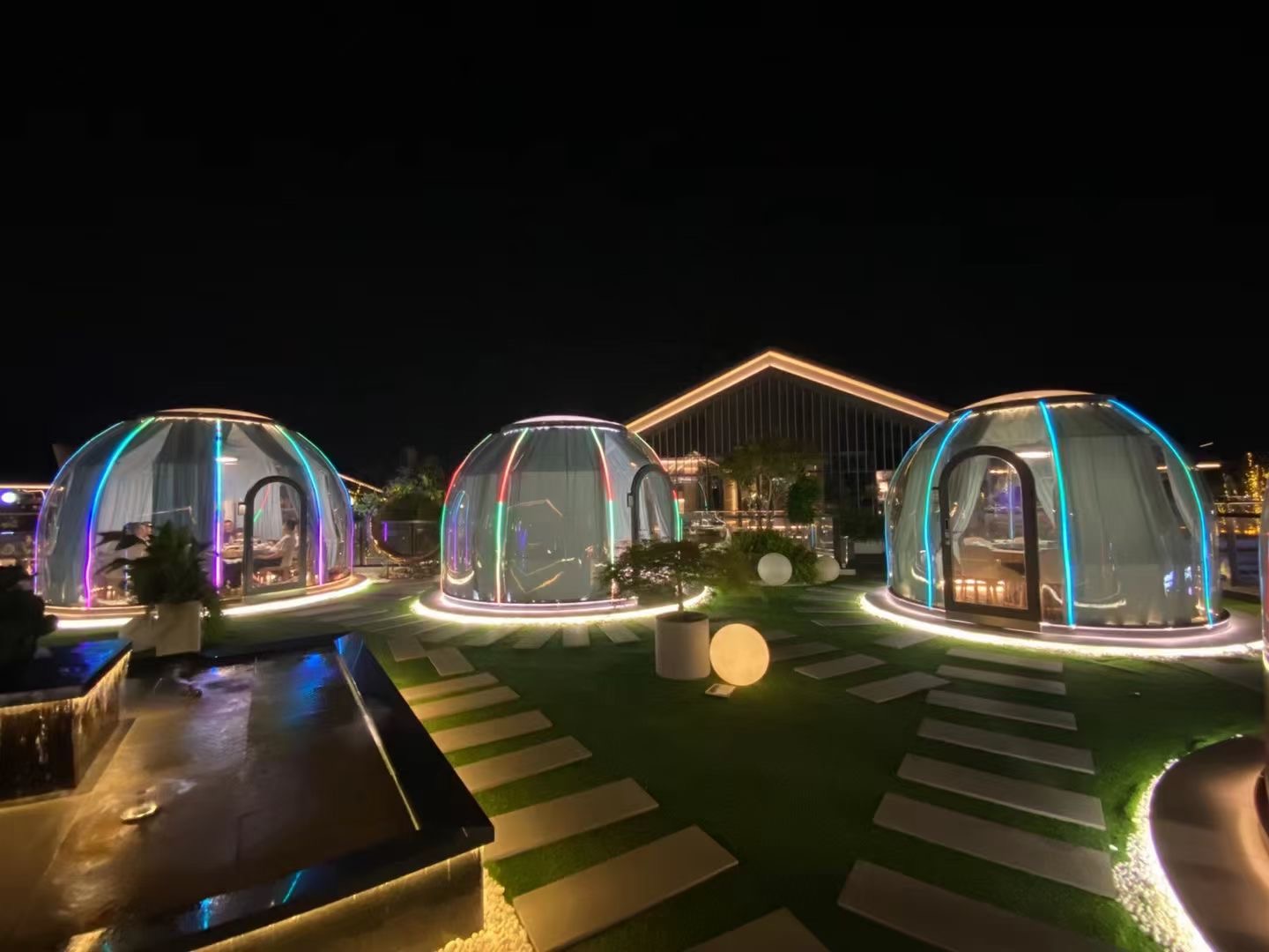 餐饮新风尚：星空房，饕餮盛宴下的星河穿越之旅