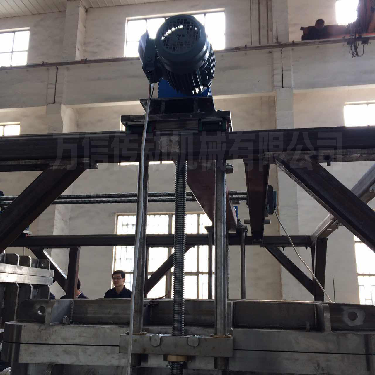 絲桿升降機用于提升機械中