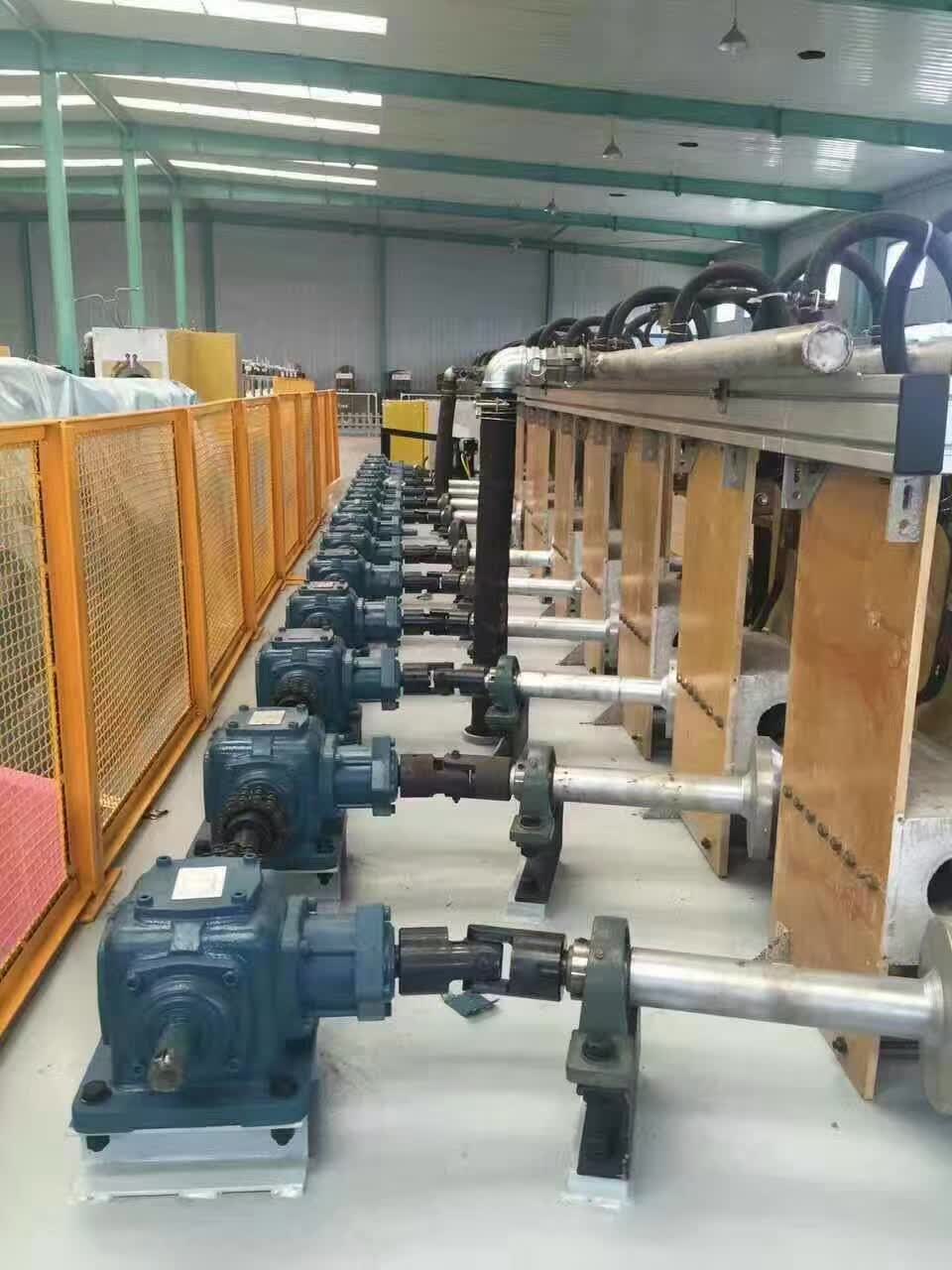 多臺蝸輪絲桿升降機組成的生產線設備