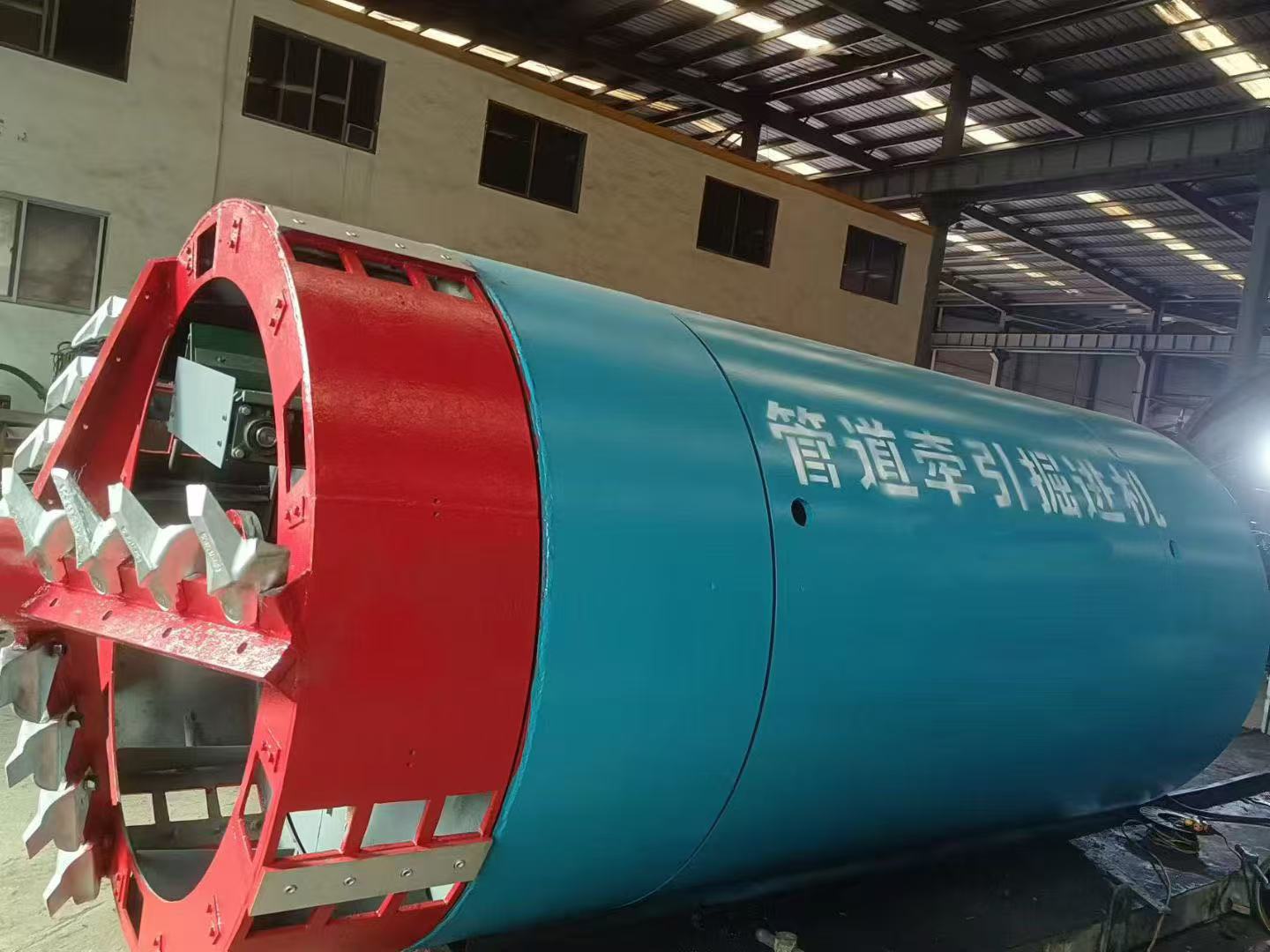 非开挖管道牵引掘进机