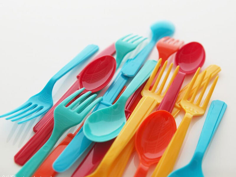 一次性餐具，可以放进微波炉加热吗？