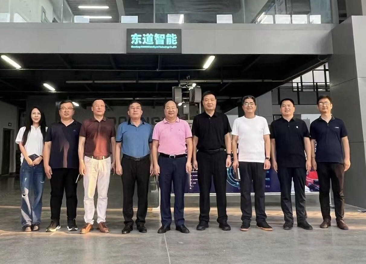 公司董事長陪同市工業設計協會領導開展調研工作