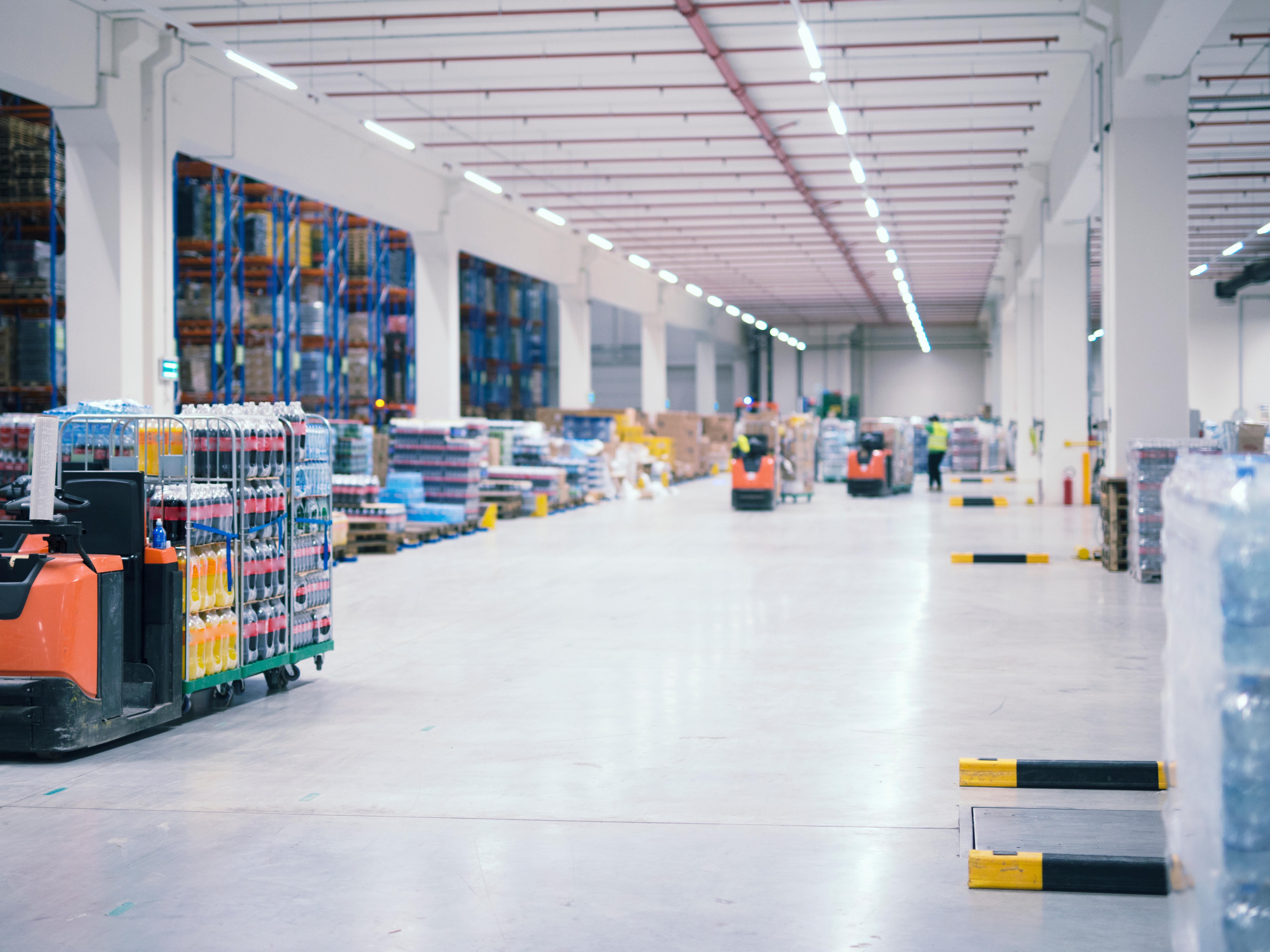 AGV如何提高倉儲效率和準確性