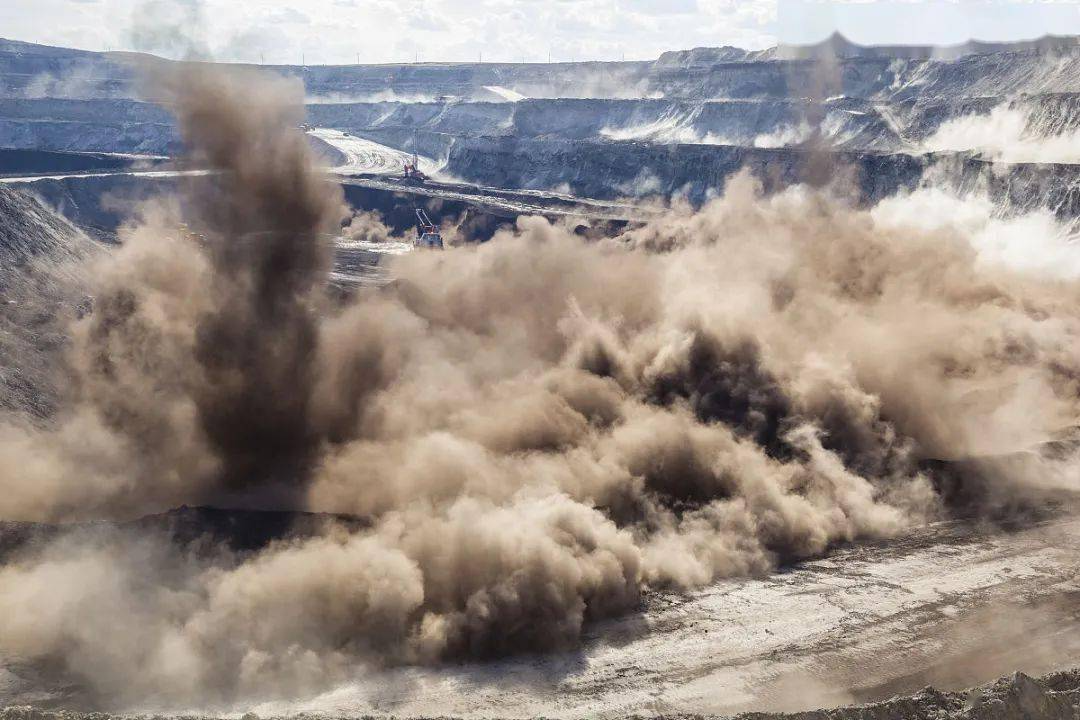 Blasting smoke and dust: the tragedy of the blasting industry