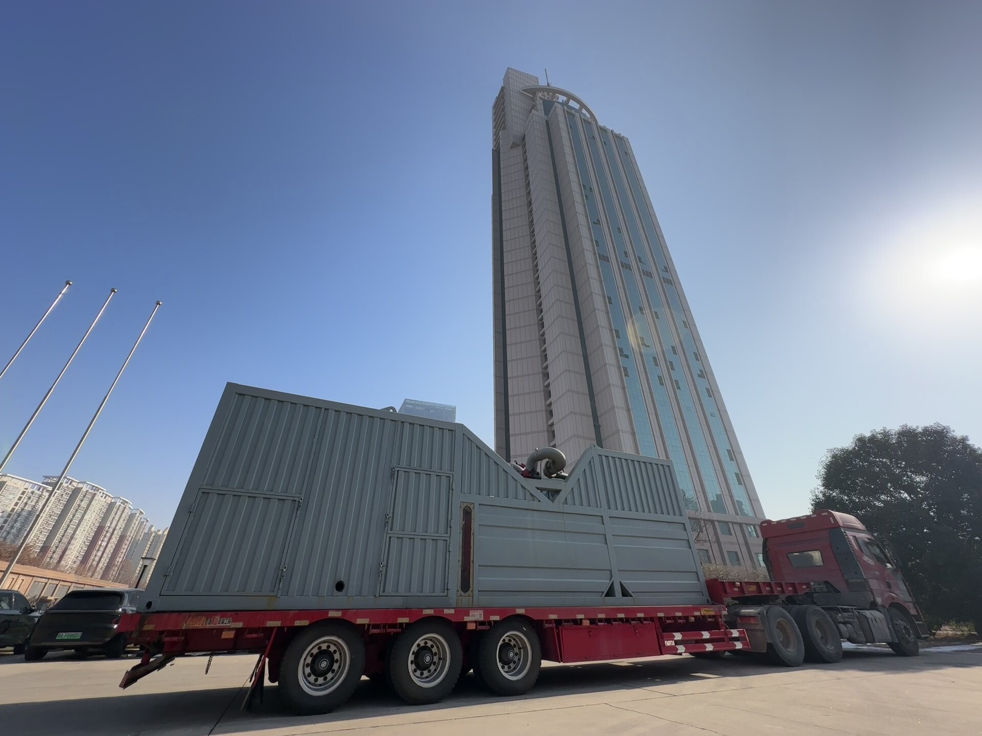 140米高空绽放“灭火之花” 低位高喷消防车惊艳亮相