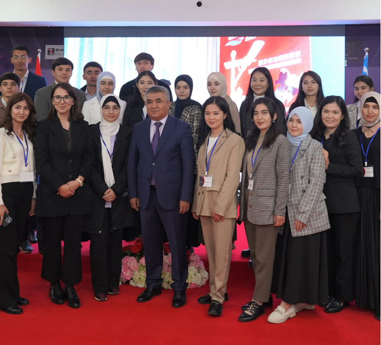 2022年10月24日，乌兹别克斯坦-中国品牌商品展在乌兹别克斯坦首都塔什干中亚商品展销中心成功开幕。