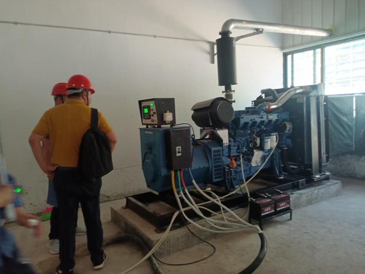 湖南项目200KW玉柴柴油发电机组图片和视频25.7.18  (5) 湖南项目200KW玉柴柴油发电机组图片和视频25.7.18  (5)