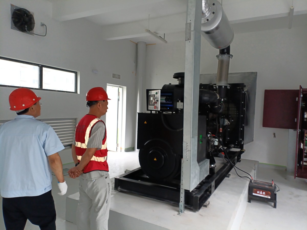 太倉(cāng)400KW康明斯發(fā)電機(jī)組調(diào)試培訓(xùn)現(xiàn)場(chǎng)24.6 (8) 太倉(cāng)400KW康明斯發(fā)電機(jī)組調(diào)試培訓(xùn)現(xiàn)場(chǎng)24.6 (8)