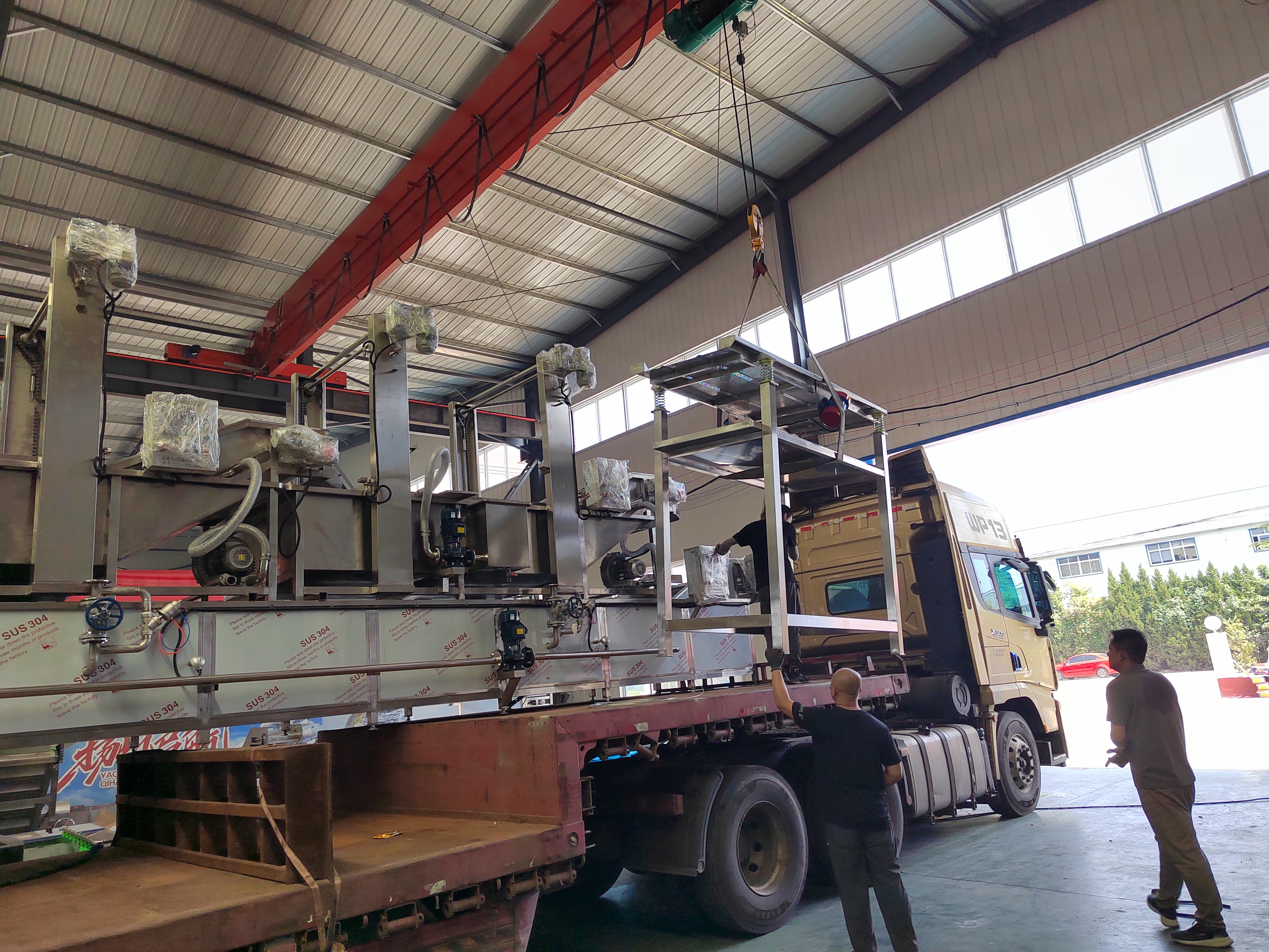 油炸流水线发货现场