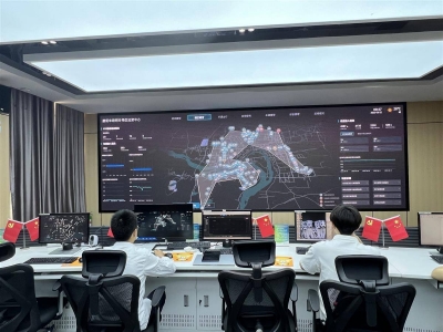 湖北日报报道：从“车看灯”到“灯看车” 襄阳全力创建国家级车联网先导区