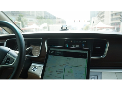 长江日报报道：打造“智能网联交通样本”，襄阳年底实现中心城区车联网全域覆盖