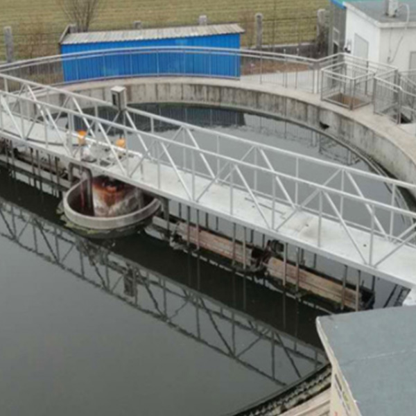 中心传动刮吸泥机