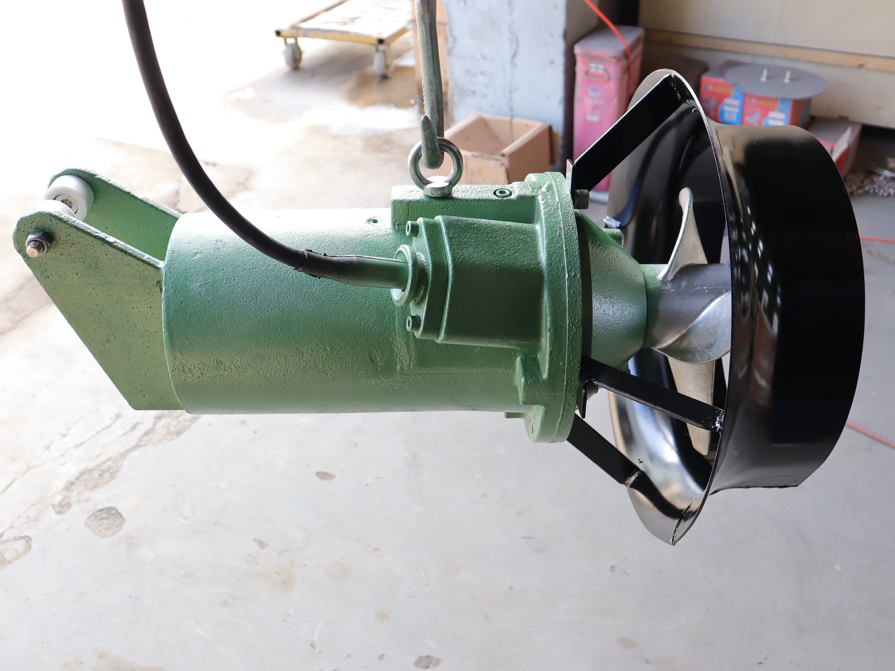 鑄鐵潛水?dāng)嚢铏C