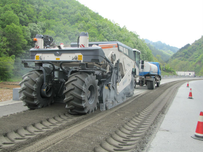 WR250氺穩(wěn)國道冷再生