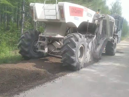 水穩(wěn)路面破碎