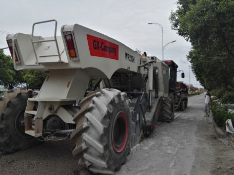 湖北 武漢氺穩(wěn)道路返工（不合格，用冷再生機(jī)處理