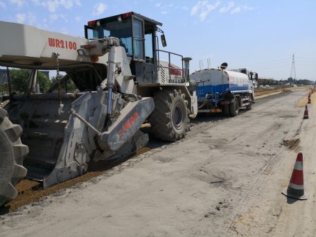 泰安市省道水泥土拌和