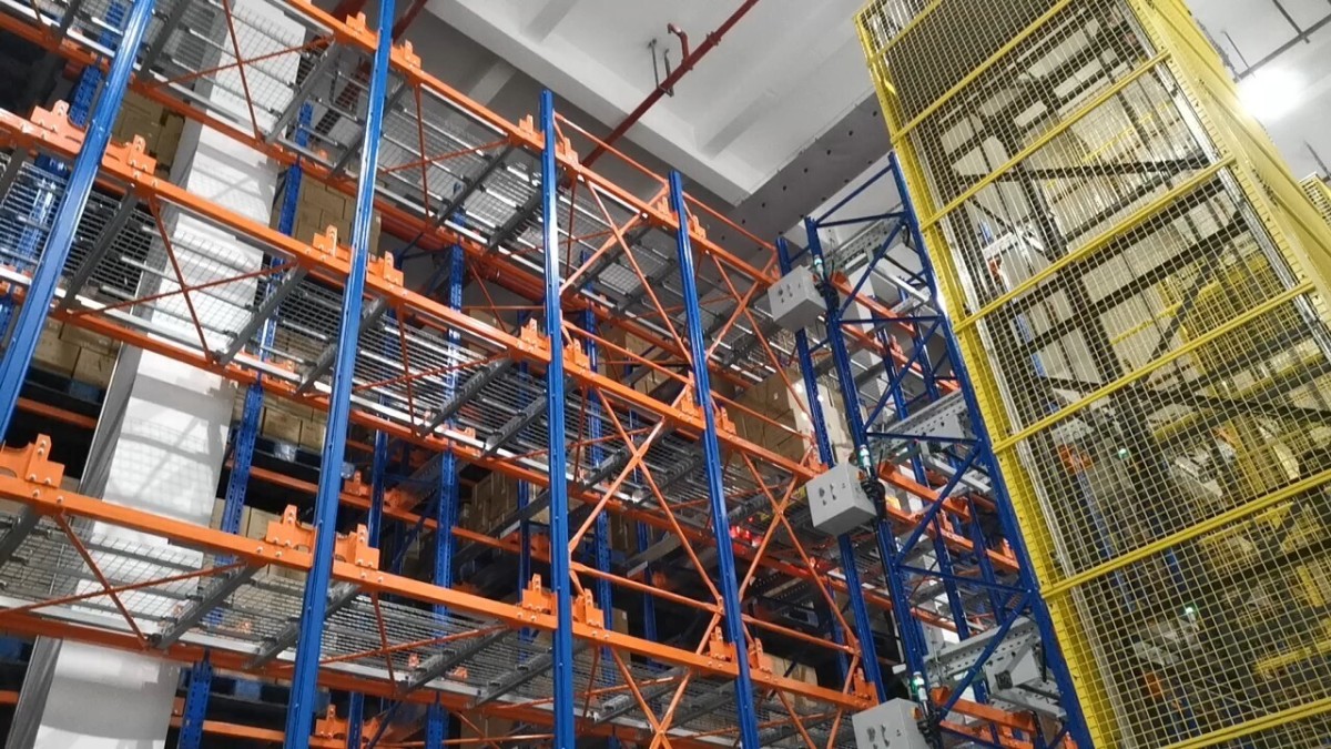 四向穿梭库全貌 四向穿梭库全貌