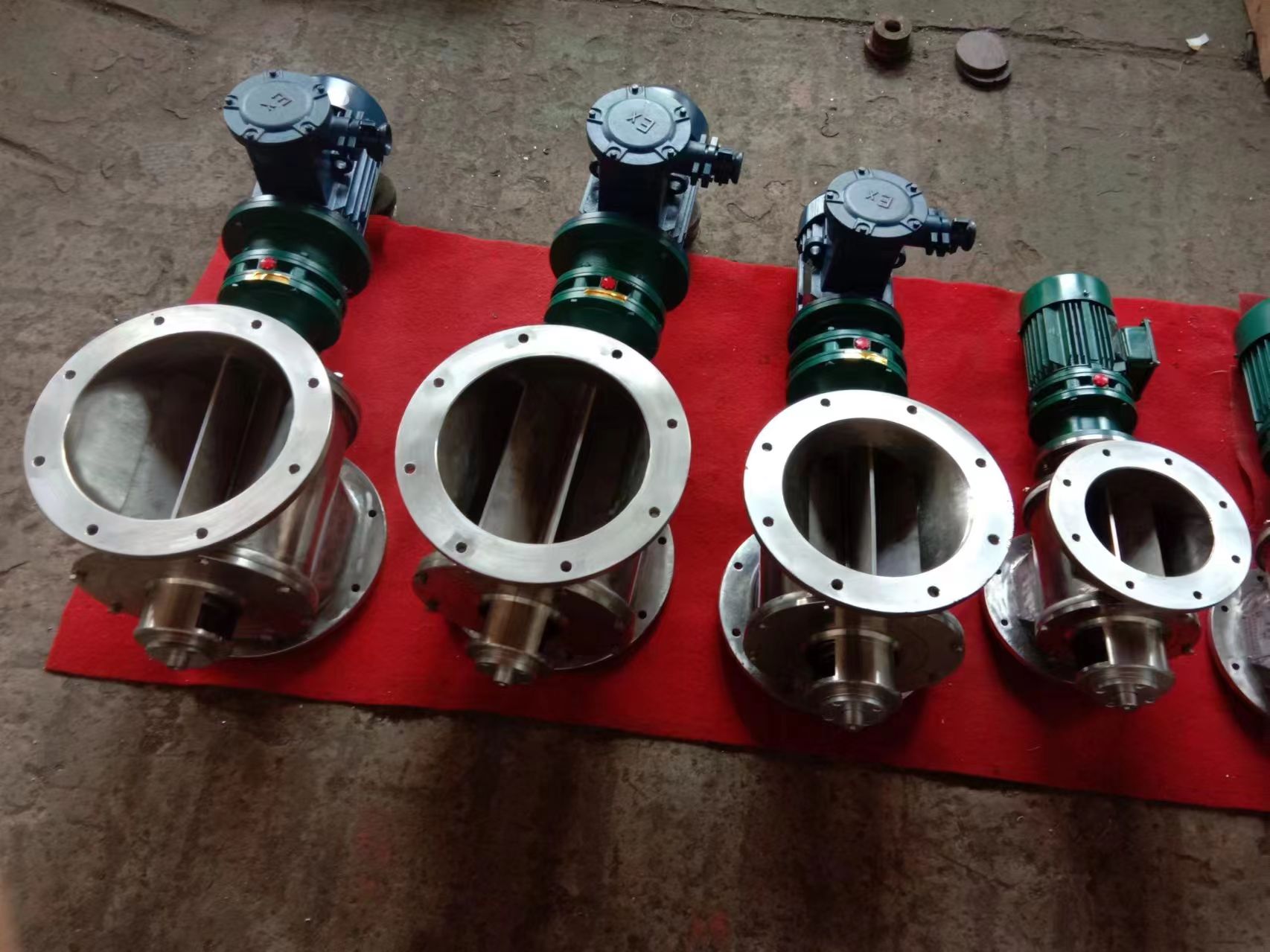 接受定制不同樣式規(guī)格關(guān)風機