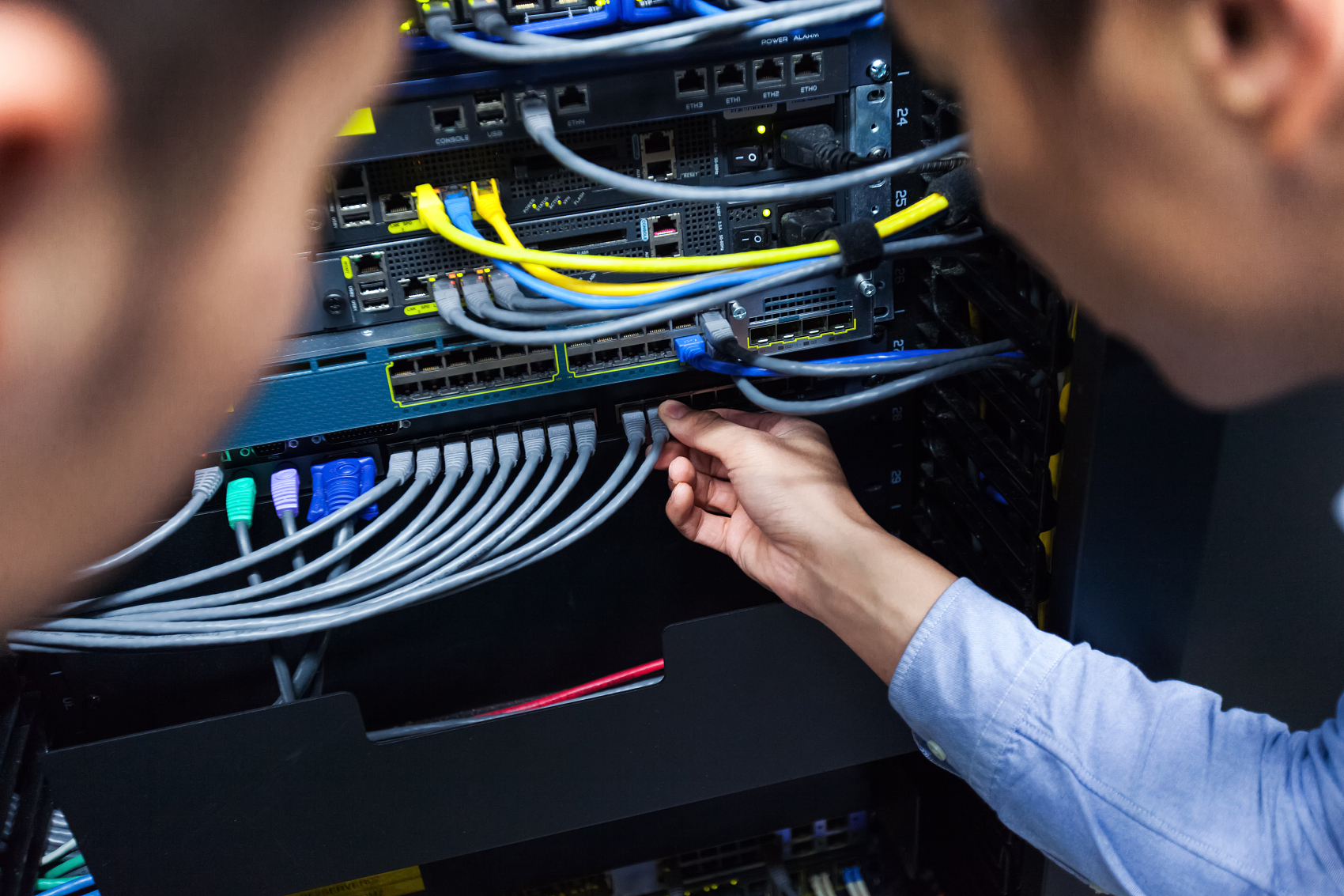 北京聆界科技坚持聚焦客户需求，致力于为全球客户提供高品质的指挥中心及导播显控系统、智慧会议系统、扩声及舞台灯光系统、教育信息化系统等解决方案。