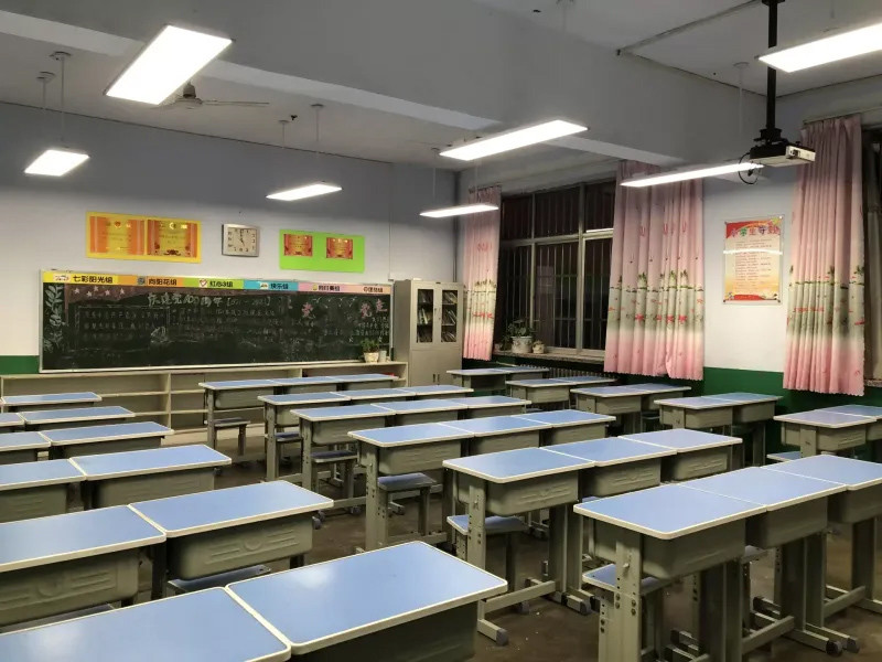 临淄区遄台小学教室护眼灯黑板灯安装工程.jpg 临淄区遄台小学教室护眼灯黑板灯安装工程.jpg
