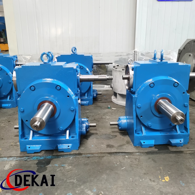 德凯制造牛奶饮料灌装机械专用蜗轮蜗杆减速机