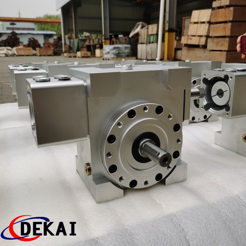 德凯生产定制小间隙3弧分精密蜗轮蜗杆减速机伺服双导程