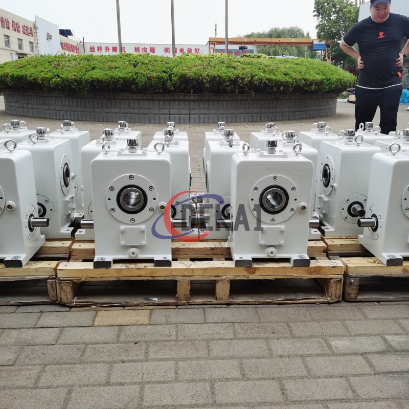 德凯非标定制精密包络蜗轮蜗杆减速机小侧隙替代进口