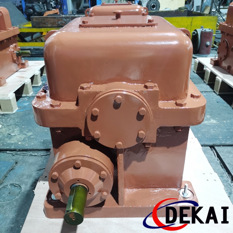 德凯定制出口减速机三级传动蜗轮蜗杆齿轮伞齿轮