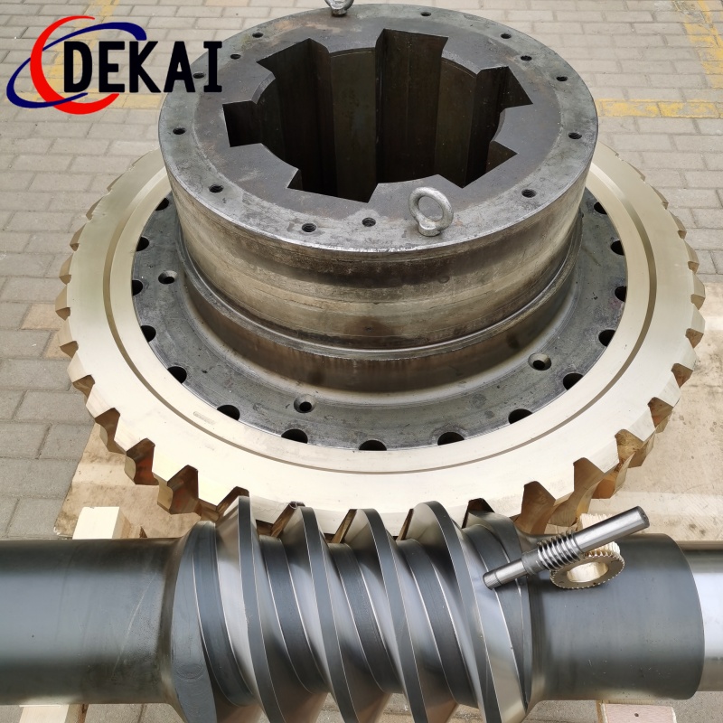 根据旧轮芯配做新轮圈和蜗杆中心距710绿色再制造德凯生产