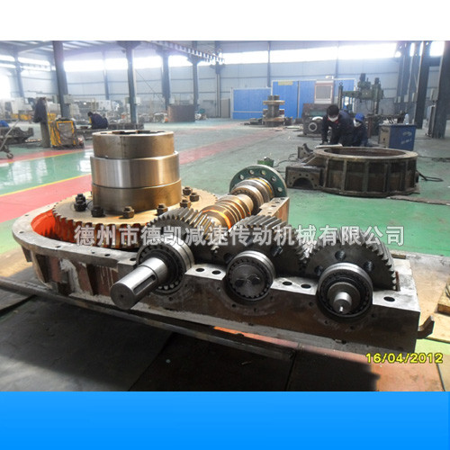 中心距710减速机.jpg