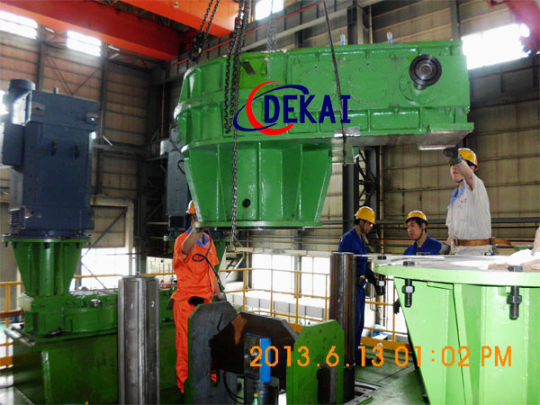 德凯配套大连重工轧机压下平面二次包络减速机