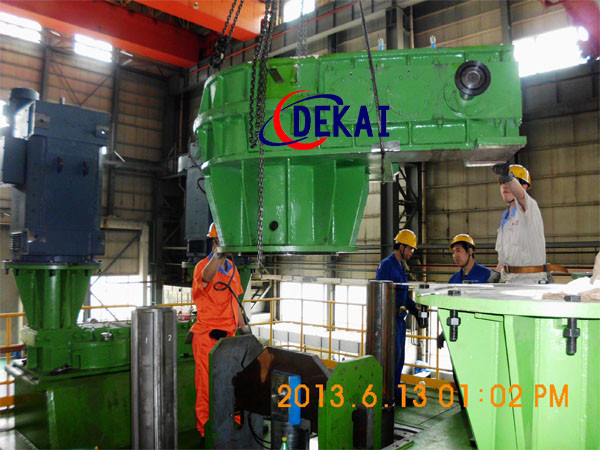 德凯配套大连重工轧机压下平面二次包络减速机.jpg 德凯配套大连重工轧机压下平面二次包络减速机.jpg