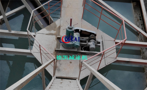 矿山尾矿脱水设备蜗轮蜗杆减速机使用现场.jpg