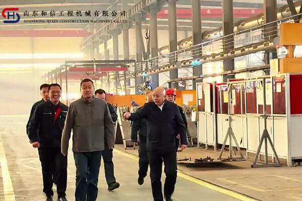 “凝聚力量，携手共进” 热烈欢迎山推结构件程总走进山东和信参观指导