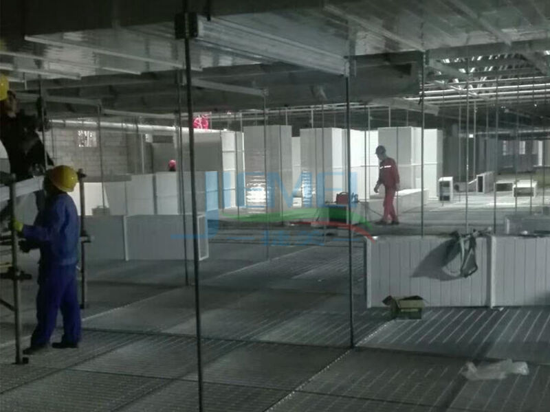 風(fēng)管安裝現(xiàn)場